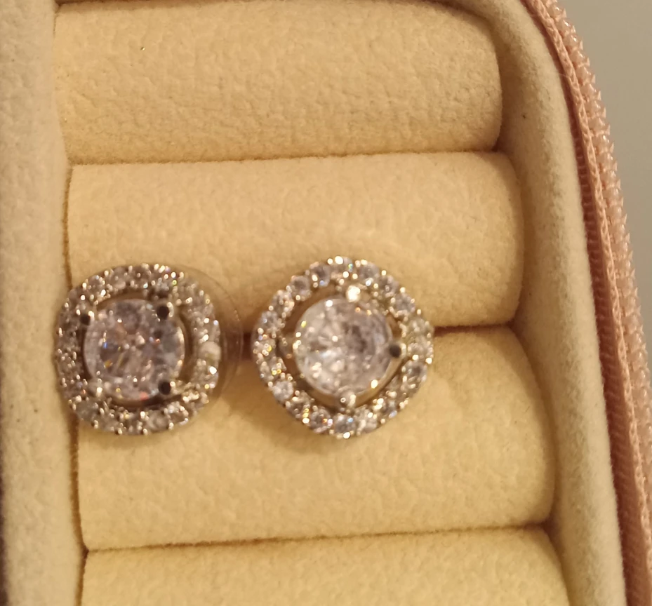 Beautiful Pair of Stud Earrings - photo 2