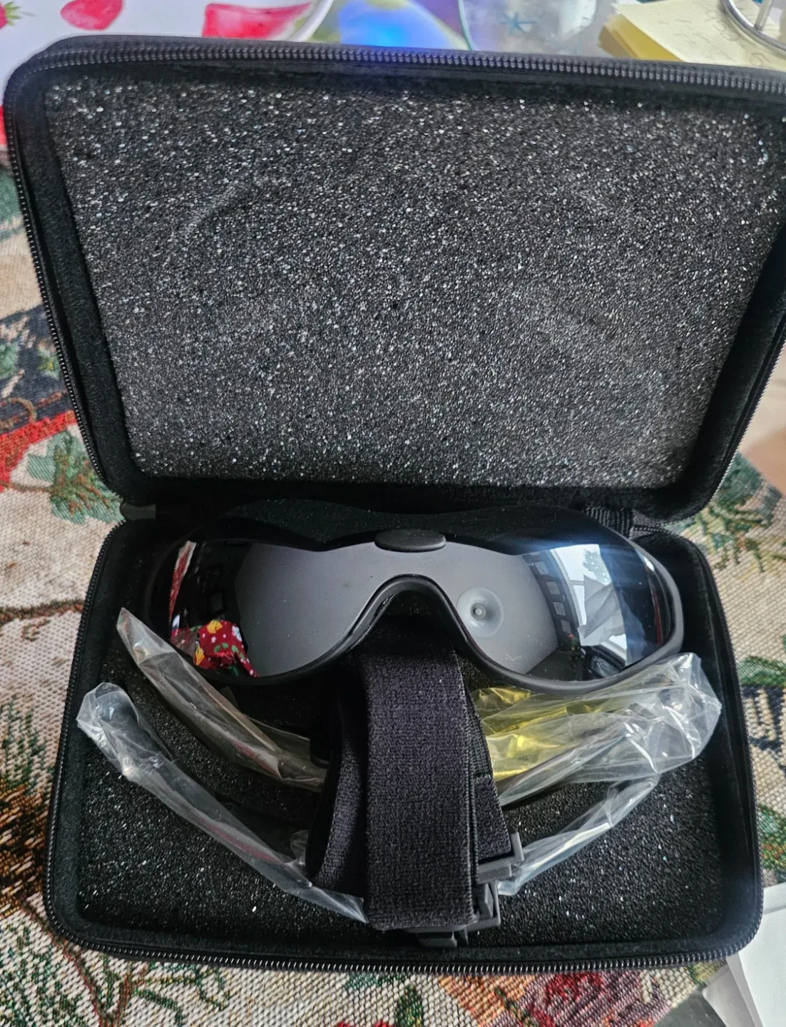 Snow/Riding Goggles w/ Case image indicator(3)