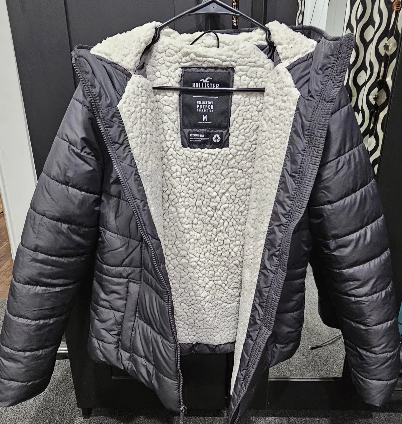 Hollister Puffer Jacket - Size M - photo 2