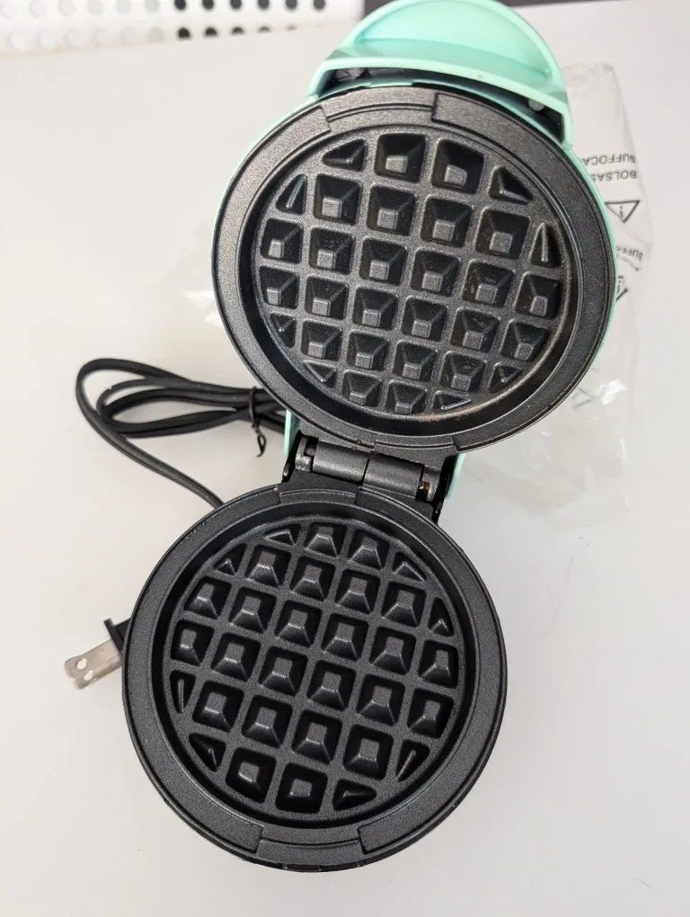 Dash Mini Waffle Maker - Aqua image indicator(2)