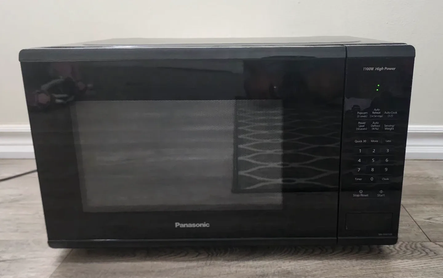 Panasonic Microwave - 1100W, Size # 20"