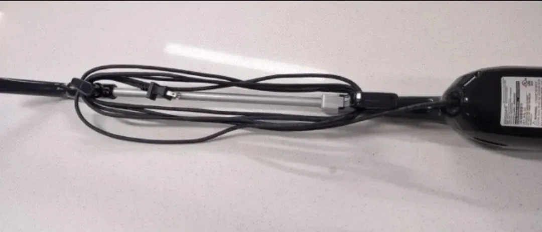 Bissell FeatherWeight Stick Lightweight Bagless Vacuum image indicator(3)