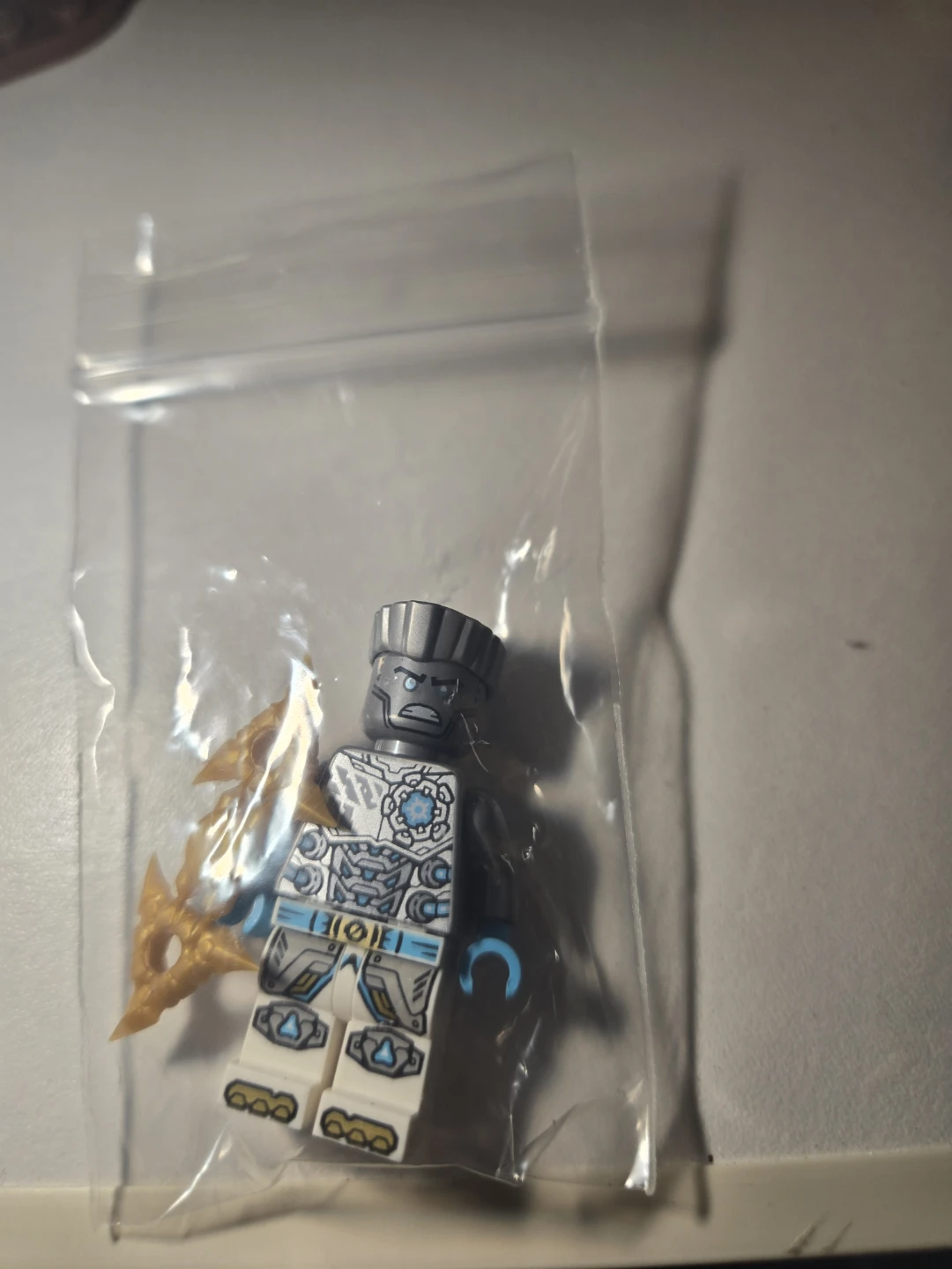 LEGO Ninjago zane  Minifigure ( includes his ninja stars) - photo 3