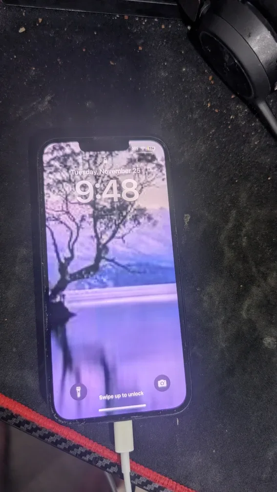 #Cleanout iPhone 13 128 GB 83% Battery Life image indicator(3)