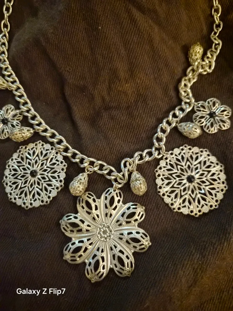 Silver Tone Flower Necklace #cleanout image indicator(3)