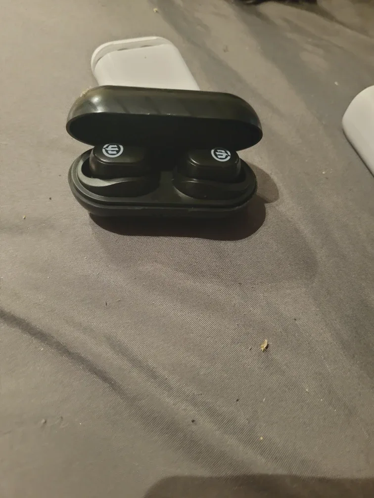 Wicked ear buds . Bluetooth image indicator(2)