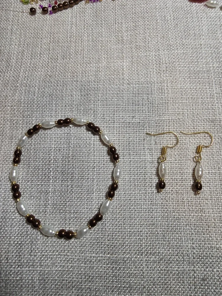 Pearl and Brown Bead Jewellery Set image indicator(5)