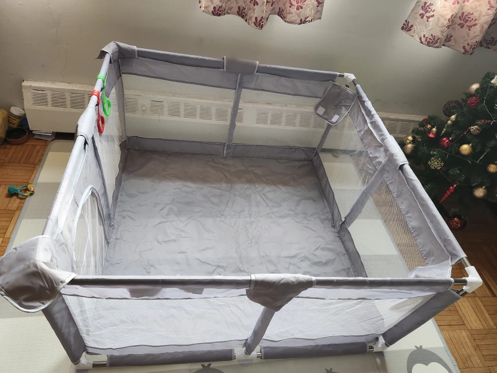 High Quality Playpen- Almost new - photo 4