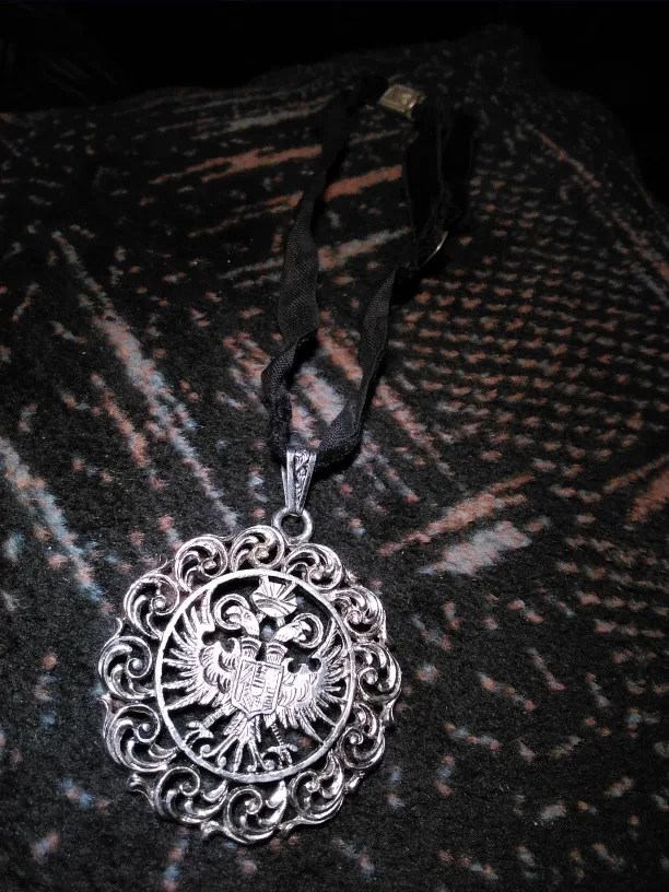 Vintage Style Silver Pendant Necklace image indicator(2)