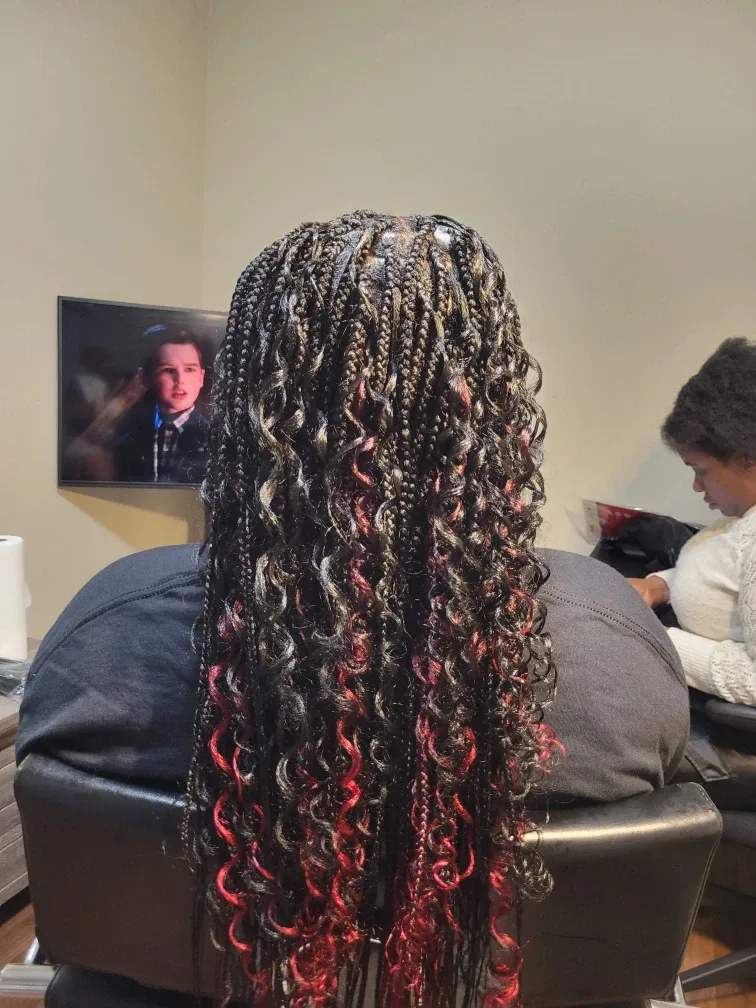 Luxury hairstyles and treatments image indicator(9)