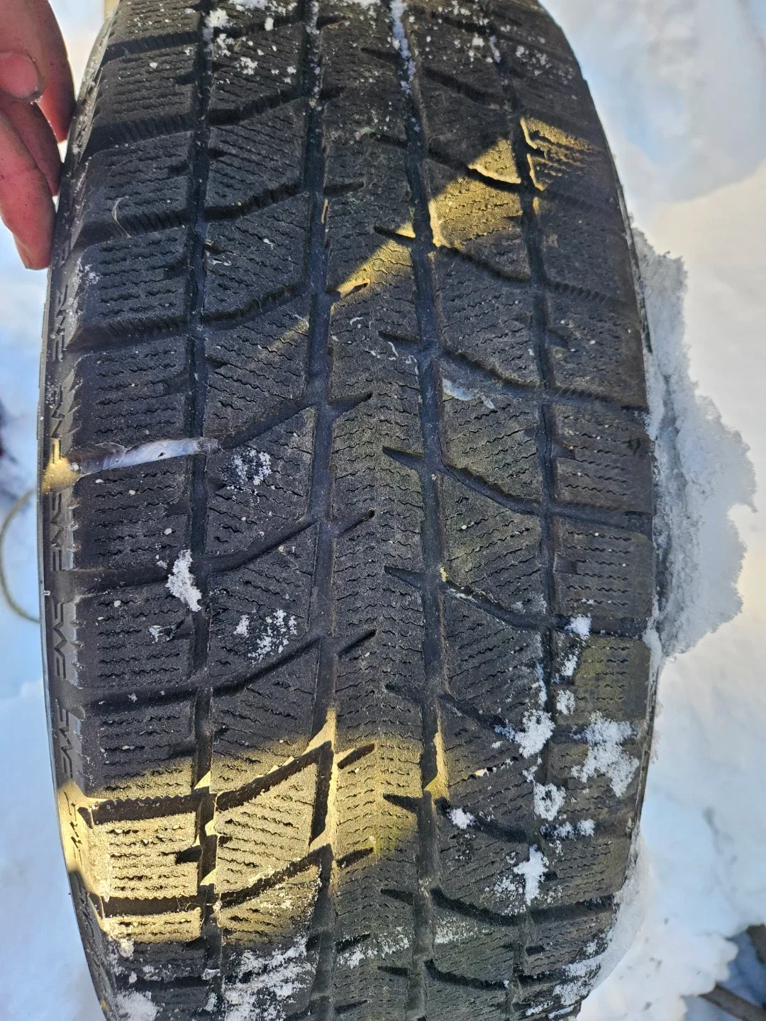 Bridgestone Blizzak WS70 215/65R16 Tire image indicator(3)