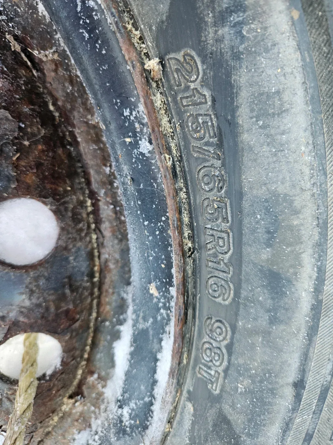 Bridgestone Blizzak WS70 215/65R16 Tire image indicator(4)