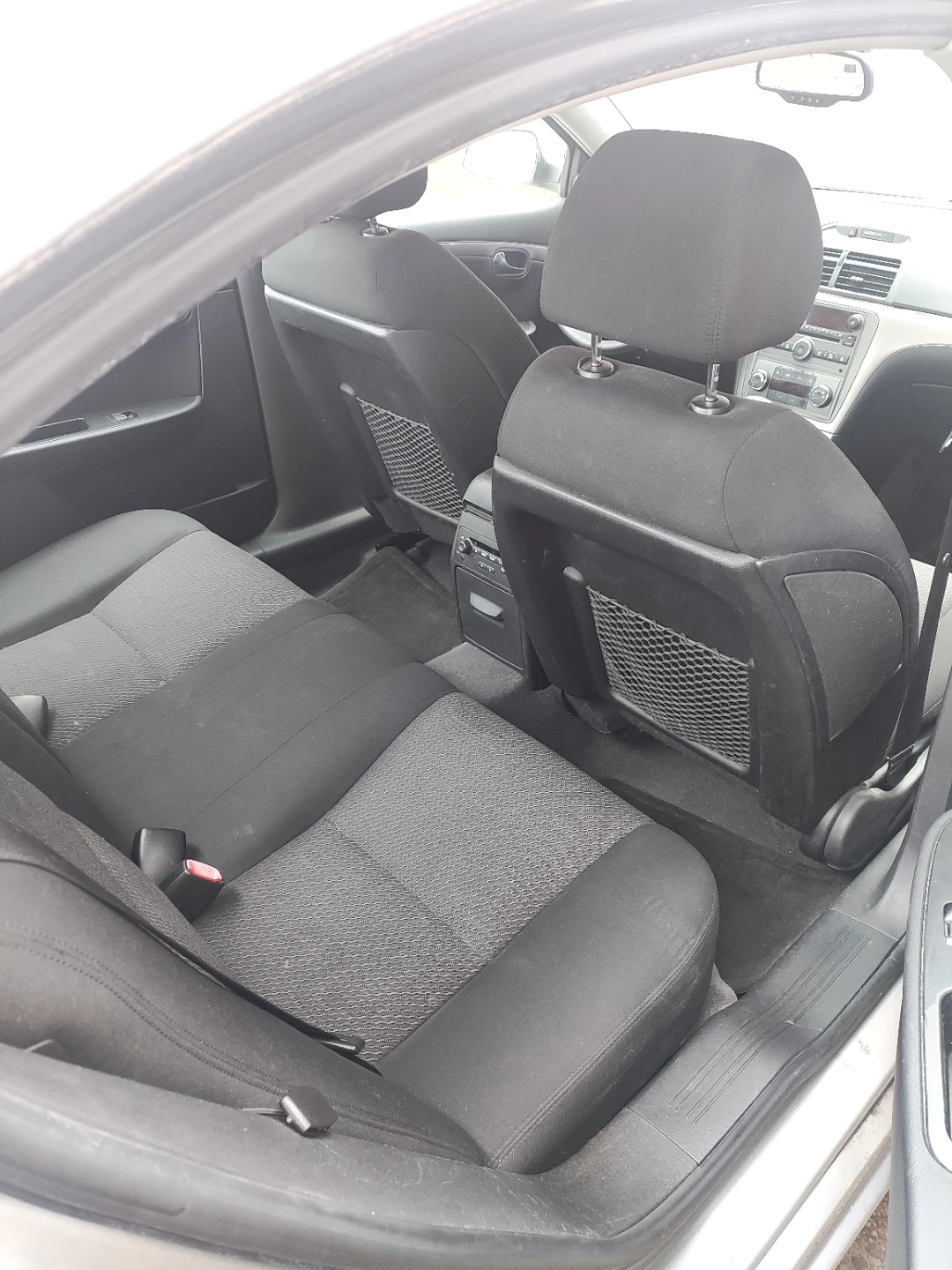 Silver Saturn Aura Sedan - photo 4
