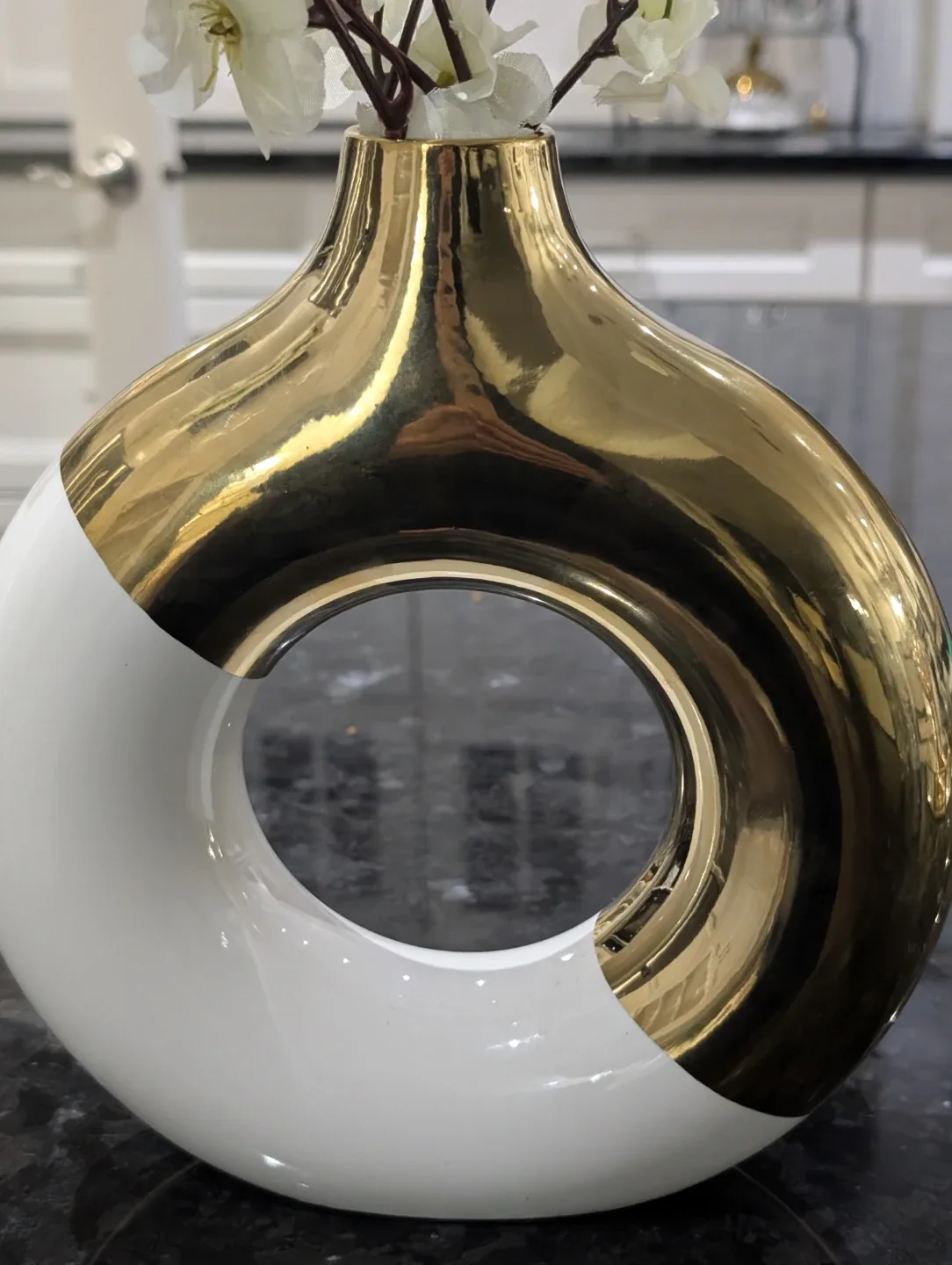 Ceramic Donut Vase - Gold & White image indicator(3)