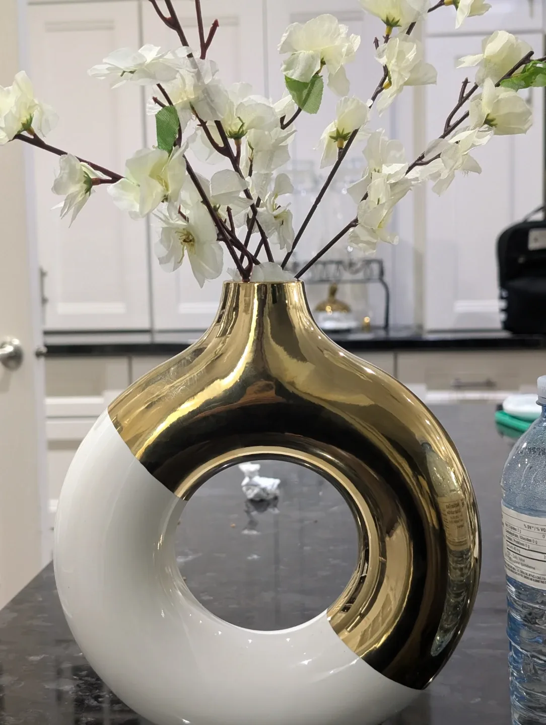 Ceramic Donut Vase - Gold & White image indicator(7)