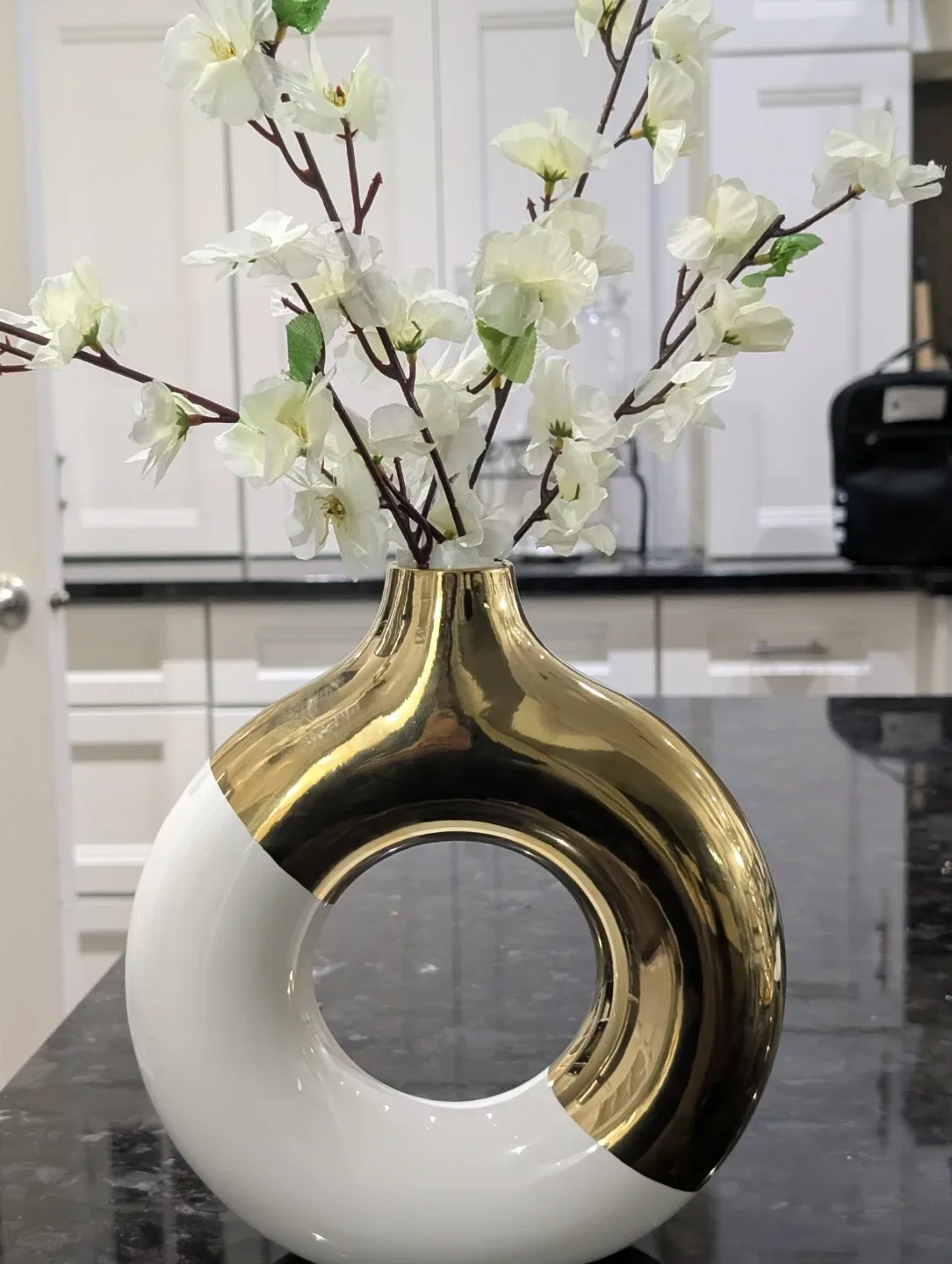Ceramic Donut Vase - Gold & White image indicator(8)