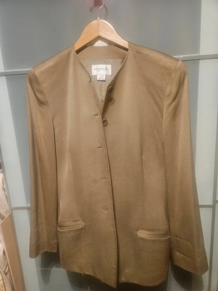 Emanuel Ungaro Blazer - Size 12 -    100% Silk image indicator(4)