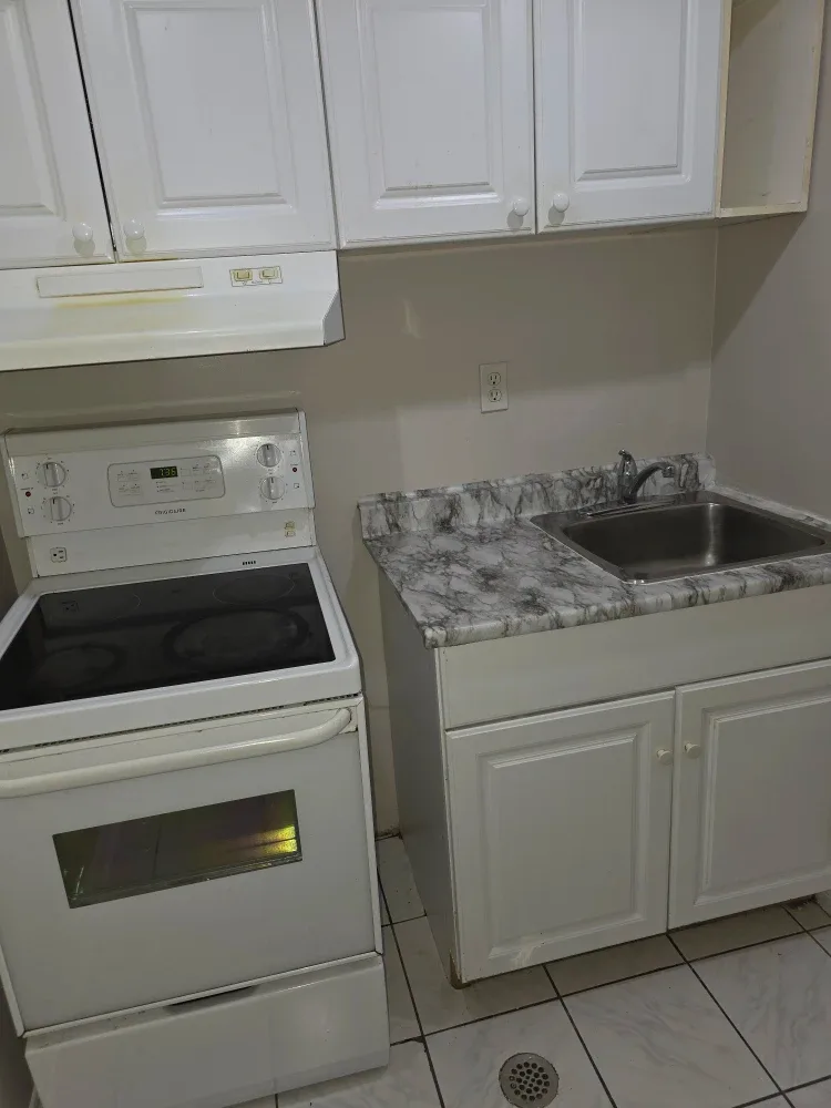 Basement apartment for rent image indicator(4)