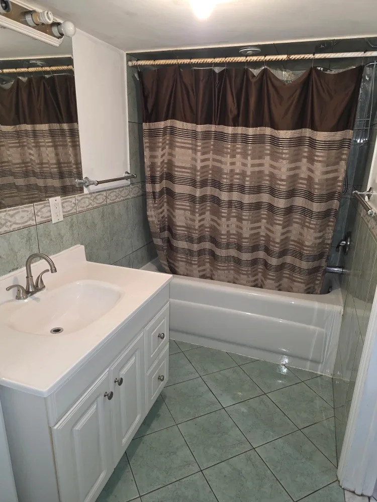 Basement apartment for rent image indicator(6)