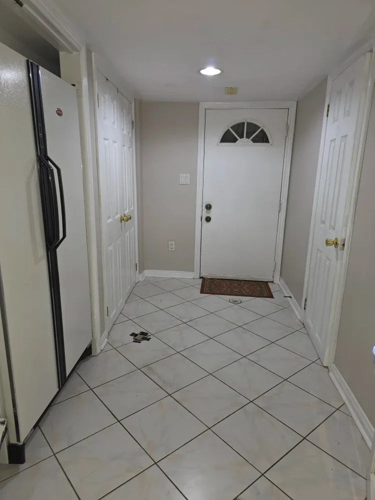 Basement apartment for rent image indicator(10)