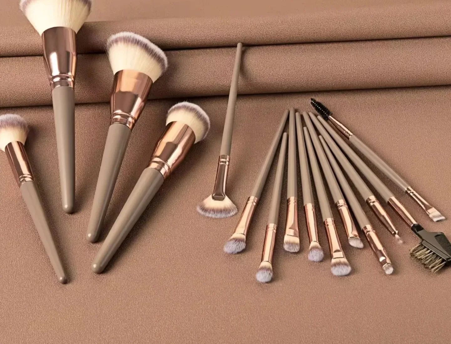 Janiahz Beauty 15-Piece Makeup Brush Set image indicator(6)