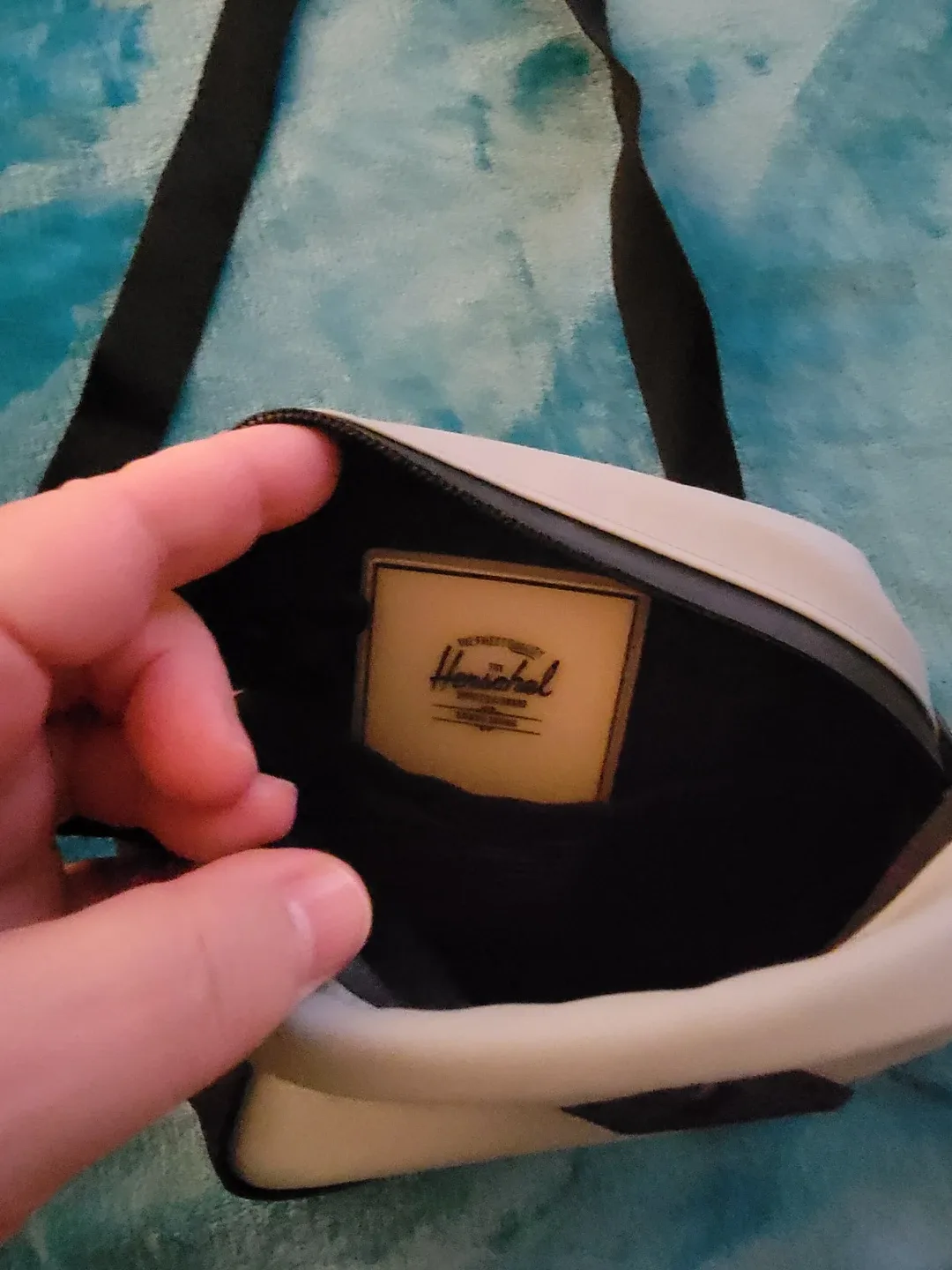 Herschel Supply Co. Crossbody Bag image indicator(3)