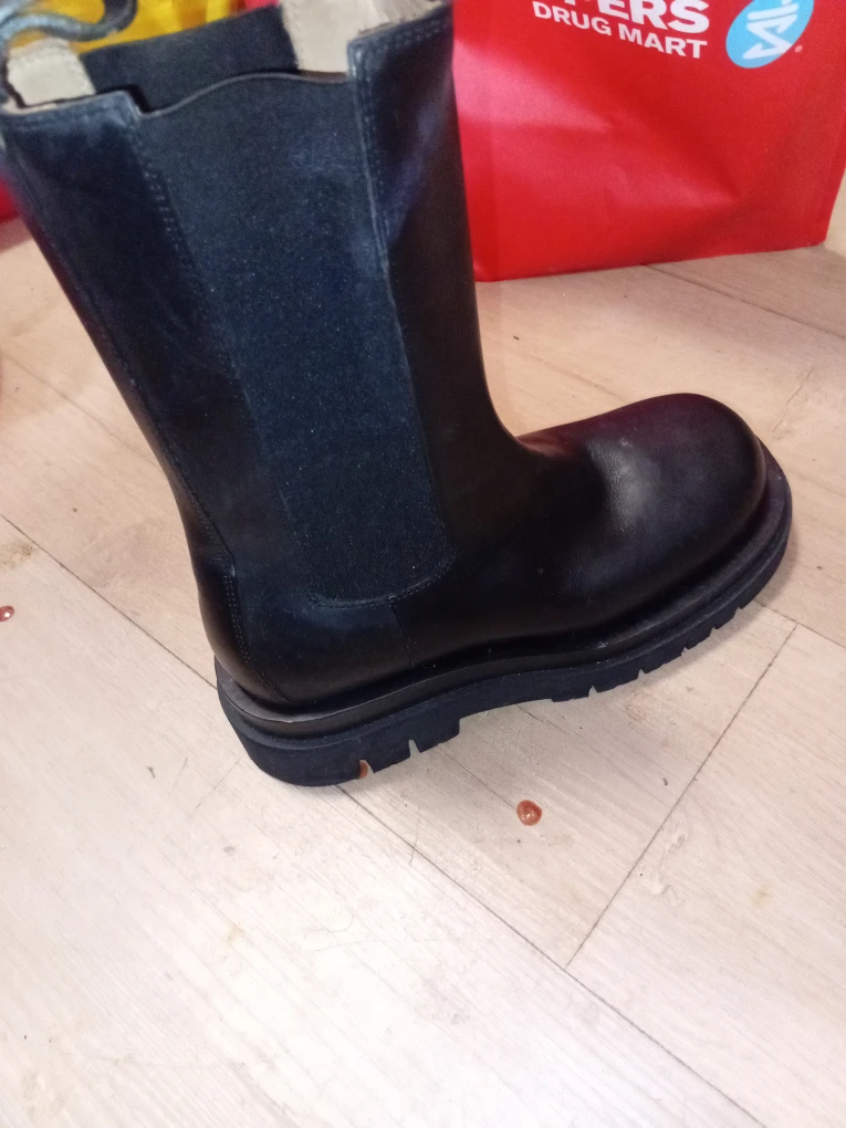 Bottega Veneta Black Leather Chelsea Boots - photo 3