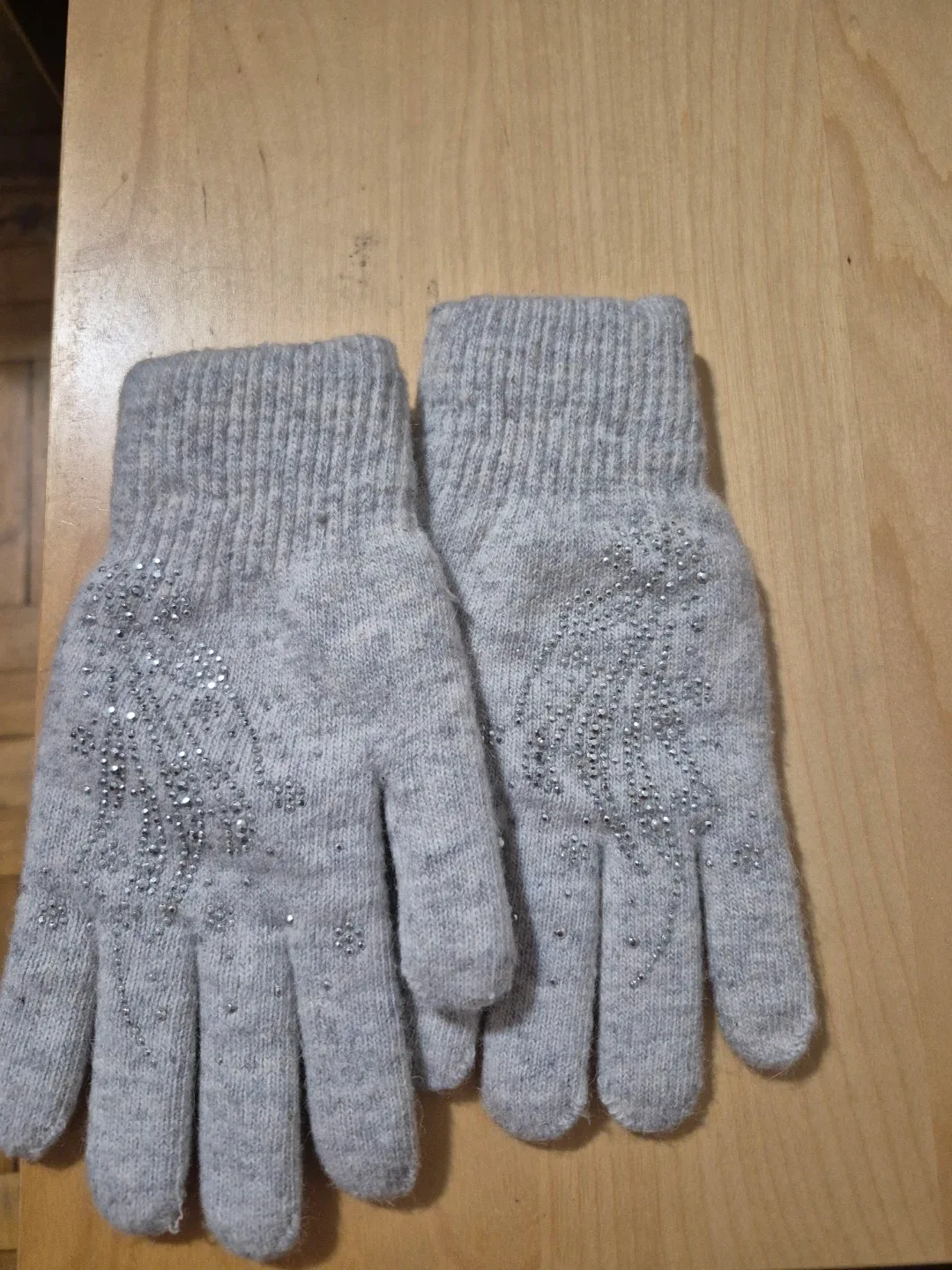 LN)Grey Knit Gloves with Snowflake Design image indicator(2)