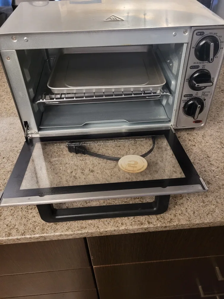 Hamilton Beach Toaster Oven with Accessories image indicator(2)