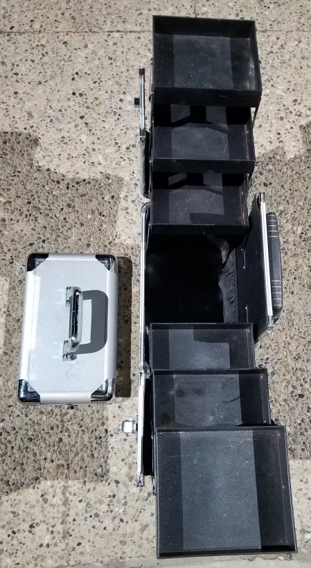 SILVER ROLLING MAKEUP/COSMETIC CASE w/ROLLOUT TRAYS WITH HANDLE image indicator(9)