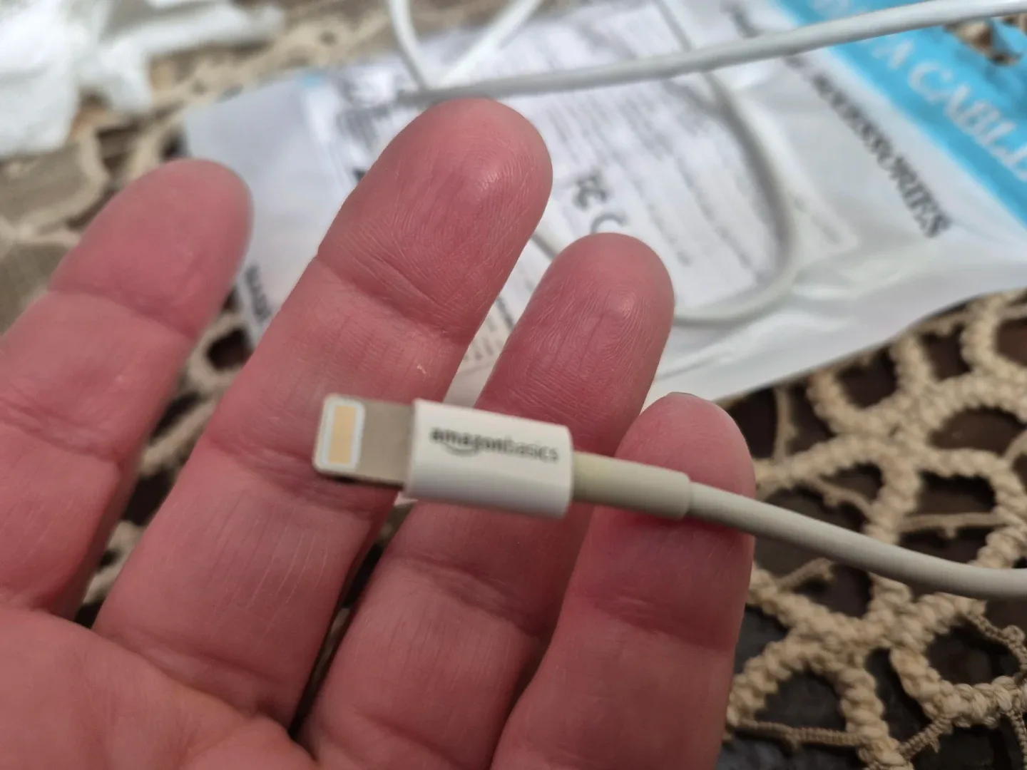 #clean out AmazonBasics USB to Lightning Cable - White image indicator(3)