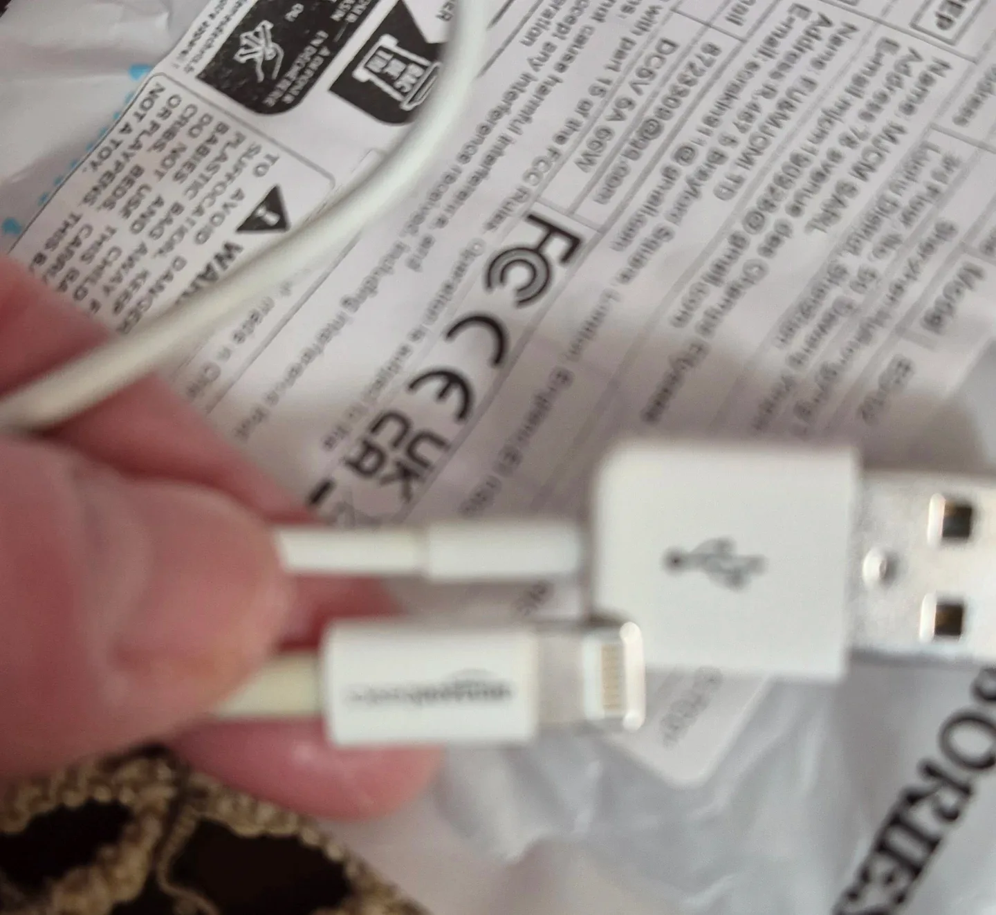 #clean out AmazonBasics USB to Lightning Cable - White image indicator(5)