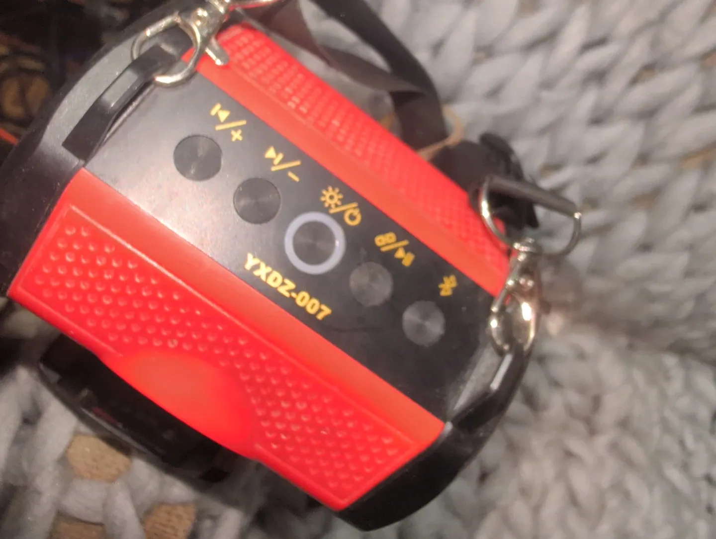 Milwaukee RedLithium Bluetooth Speaker image indicator(2)