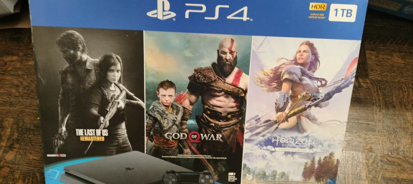 Urgent sale PlayStation 4 1TB with Controller+4 games