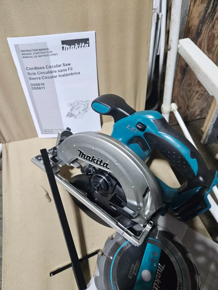 Makita DSS611 Cordless Circular Saw