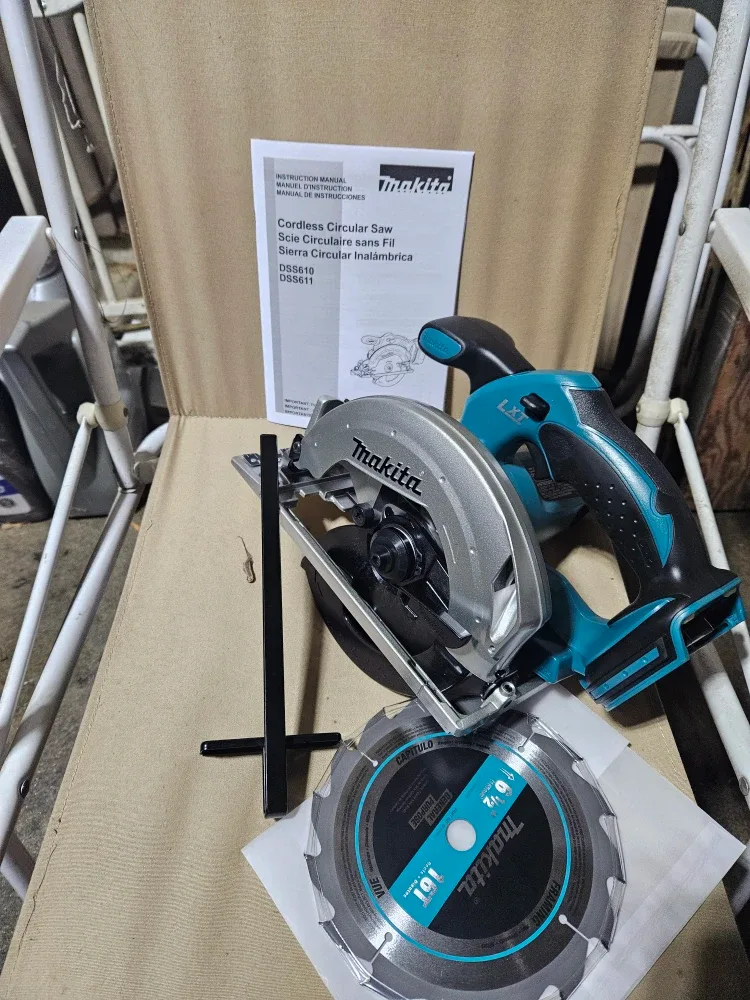 Makita DSS611 Cordless Circular Saw image indicator(2)