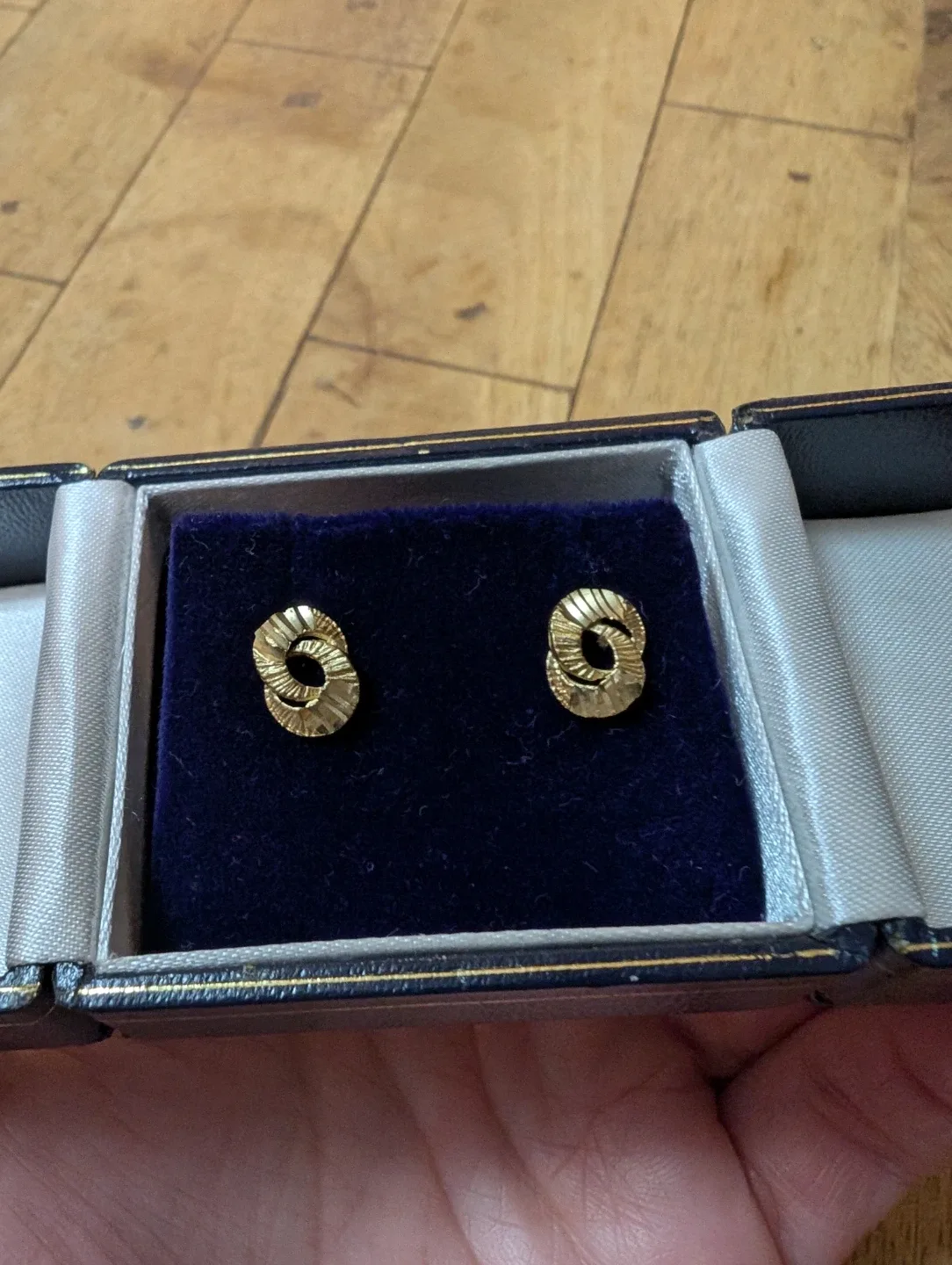 10K Gold Knot Stud Earrings