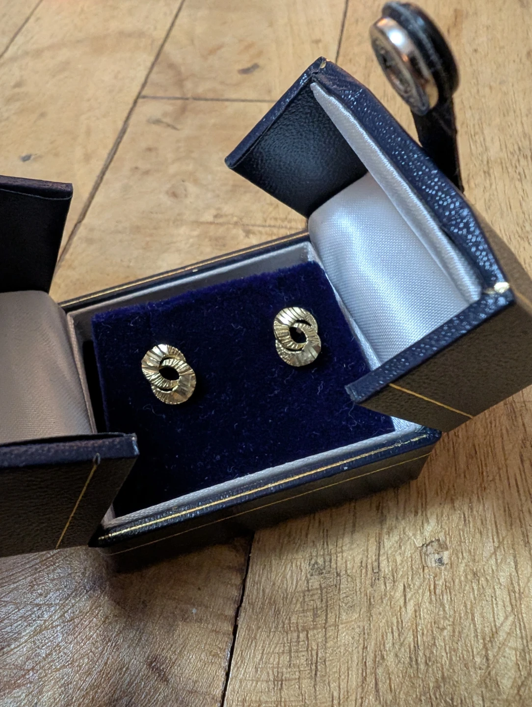 10K Gold Knot Stud Earrings - photo 2