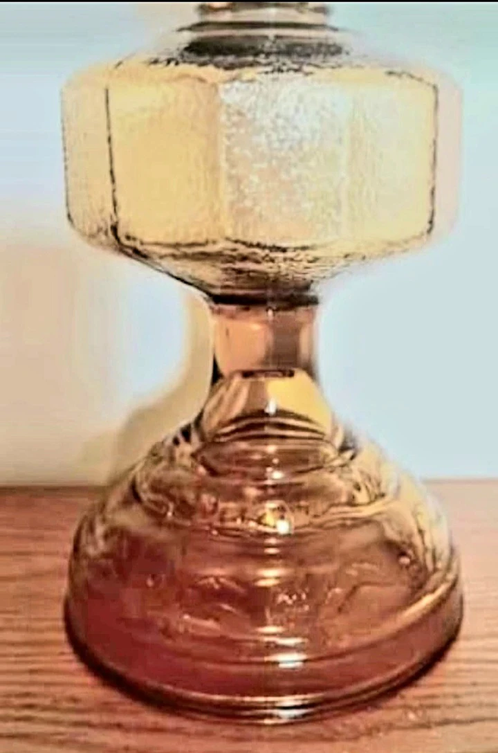 Unique 19" Tall Radison Eagle Etched Amber Glass Oil Lamp - photo 2