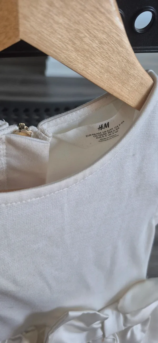 H&M Dress - Size 3/4T (Price negotiable) image indicator(2)