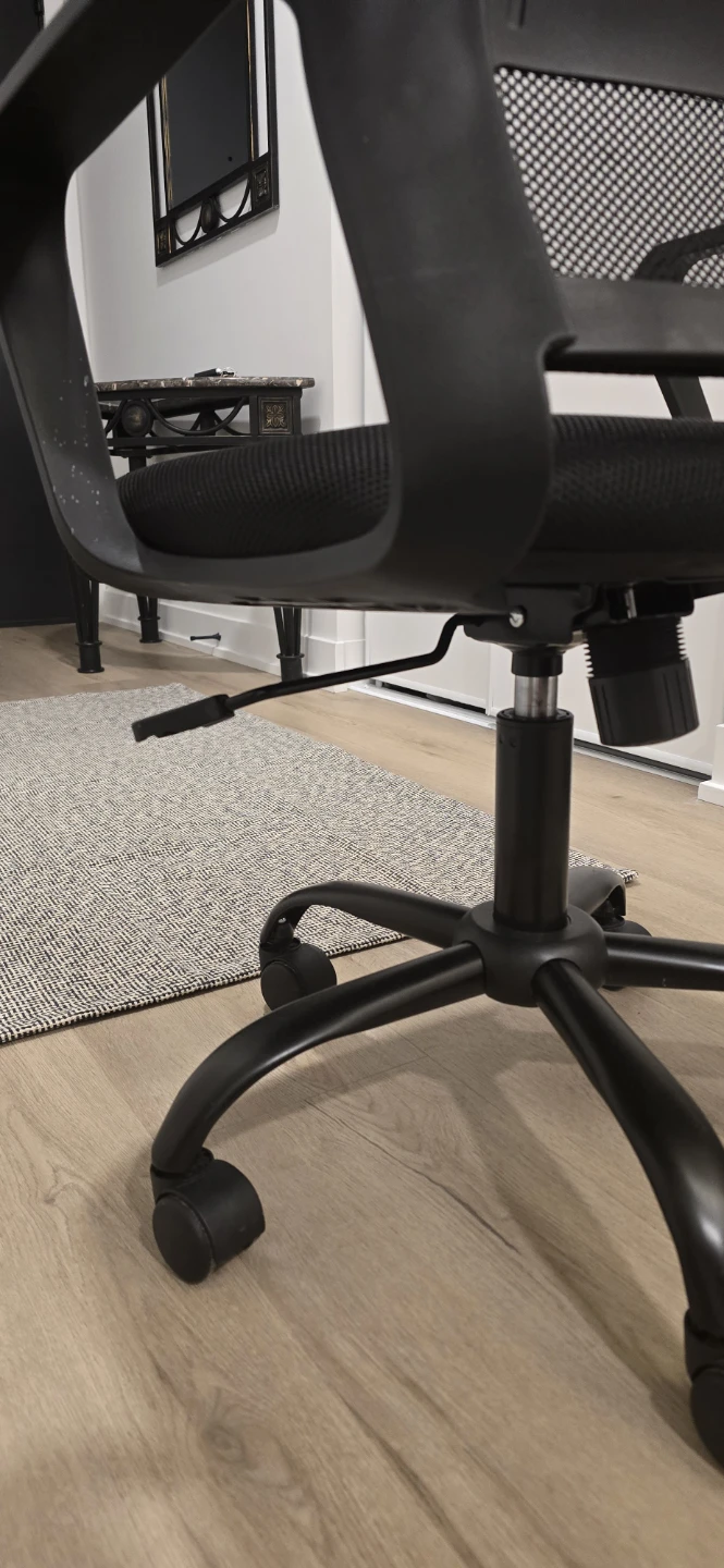 Black Mesh Office Chair - photo 2
