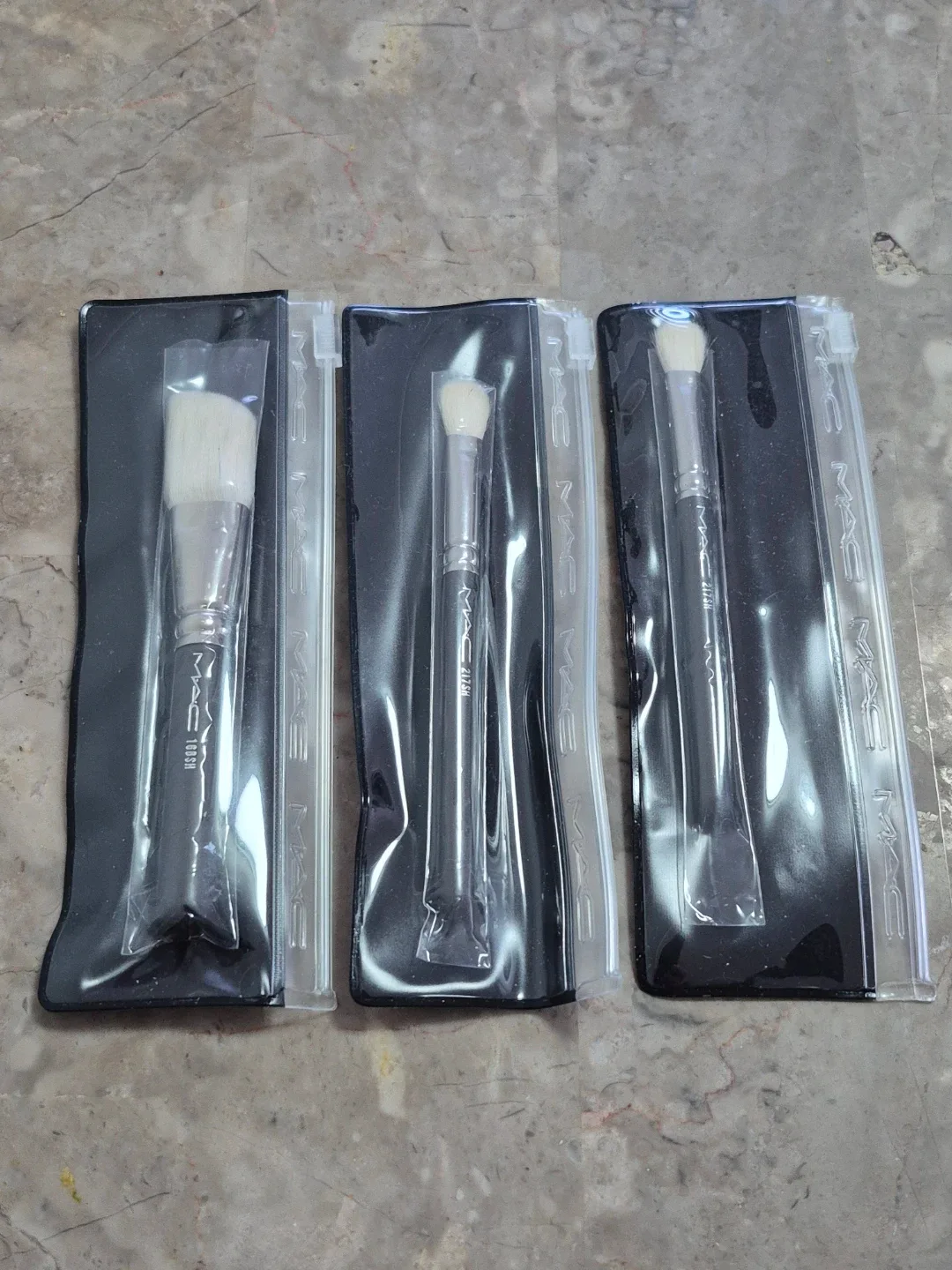 New MAC Makeup Brush Set image indicator(2)