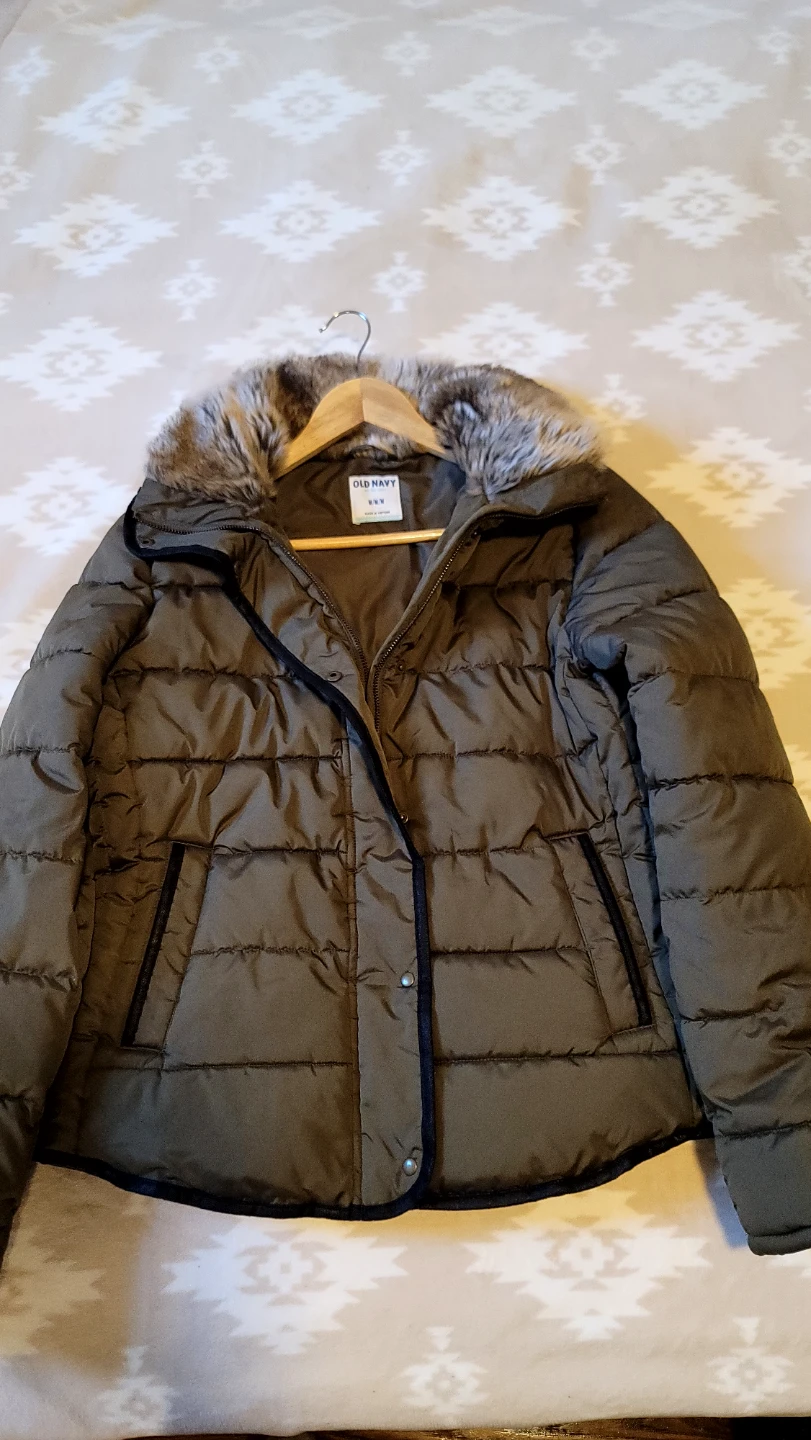 Old Navy Puffer Jacket - M/  fits like SMALL - photo 3