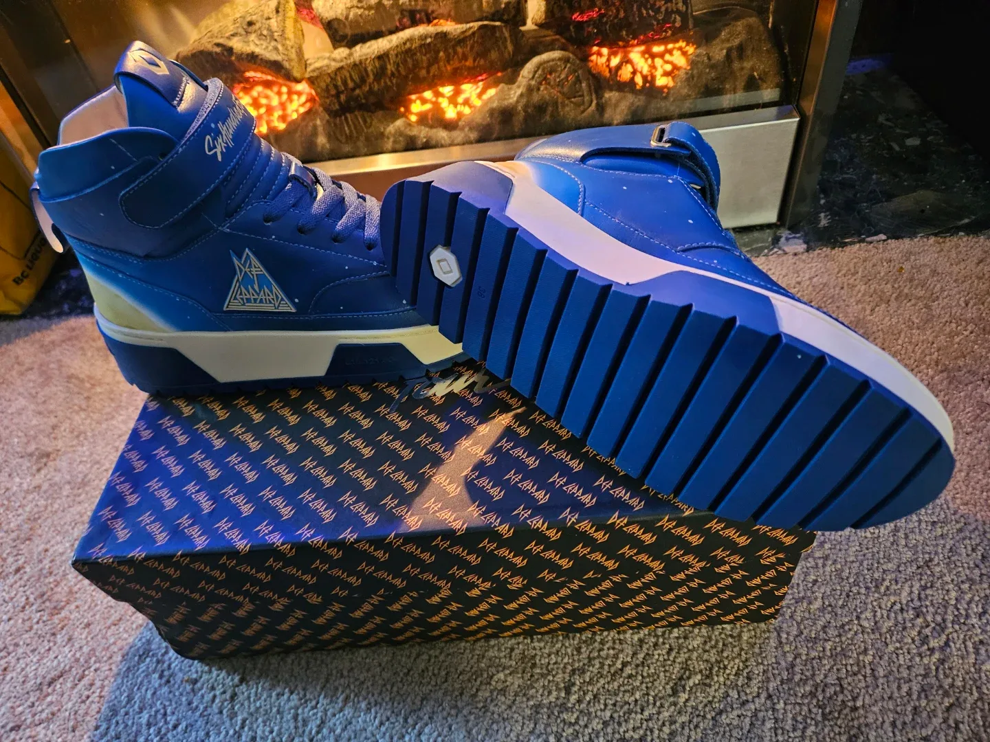 Sixhundredfour Sapphire Def Lepard High-Top Sneakers - Size 38 image indicator(3)