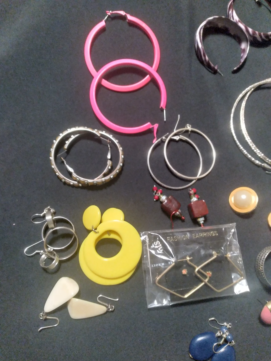 Gently used earrings - photo 2