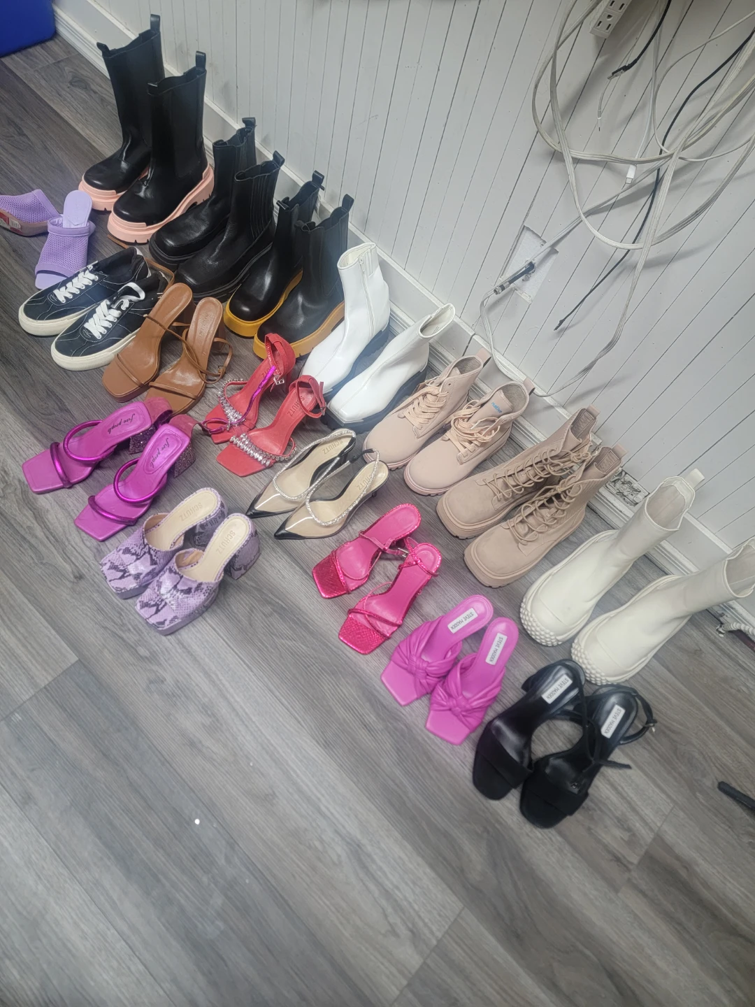 Assorted Women's Shoes - Variety of Styles & Sizes