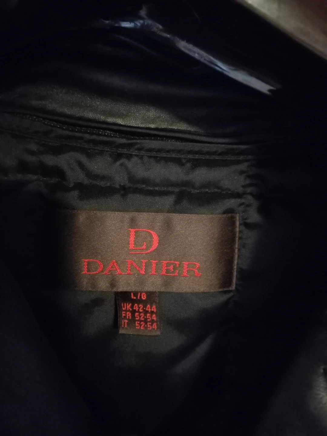 Danier Black Leather Jacket Size L/G - photo 3