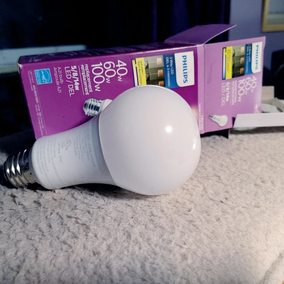 Philips 3 Way LED Bulb - 40/60/100W #Cleanout - photo 2