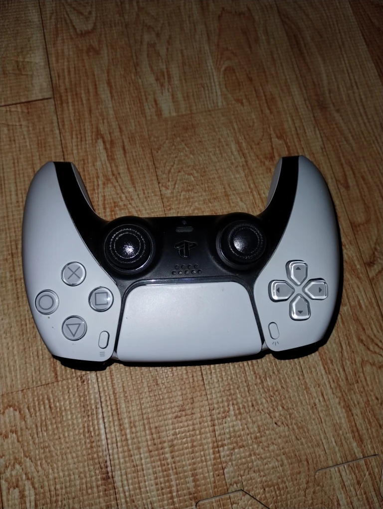 Sony PlayStation 5 (PS5) DualSense Controller - photo 2