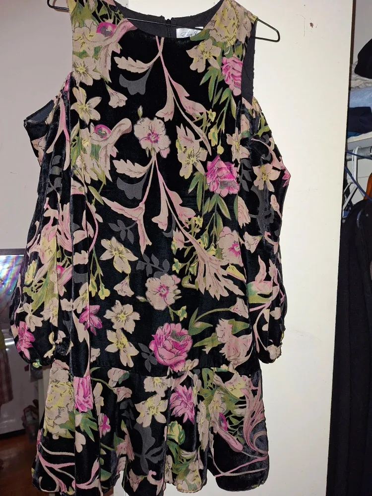 #Cleanout-Eliza J Floral Velvet Cold Shoulder Dress - Size 6 image indicator(2)